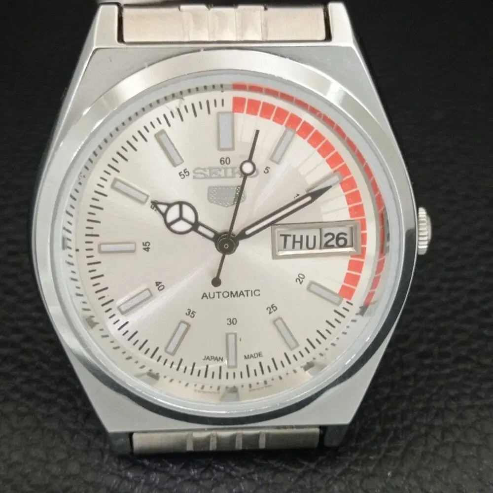 Vintage 1970 Seiko Automatic Mens Silver Watch W/daydate & Red accents